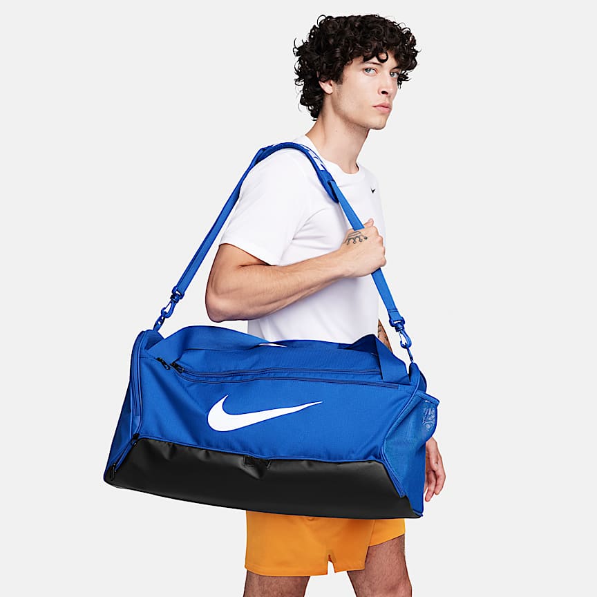 Nike Academy Team Football Duffel Bag (Medium, 60L). Nike VN